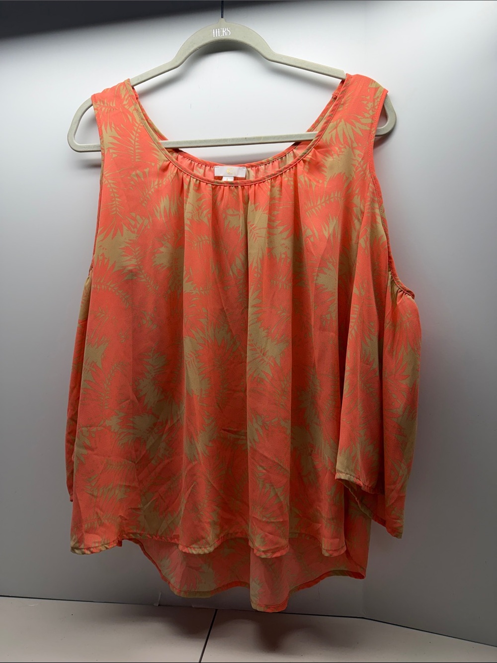 C Coral and Tan Palm-Print Cold-Shoulder Blouse. Size L